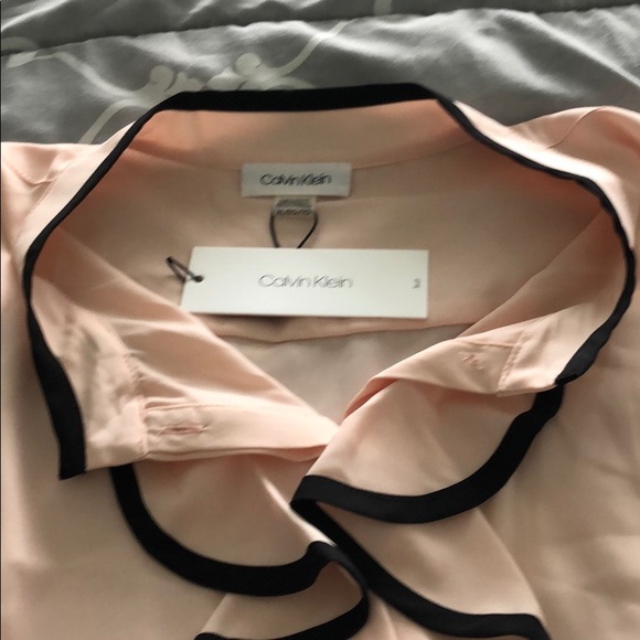 Calvin Klein sleeves top with ruffles - Picture 3 of 10